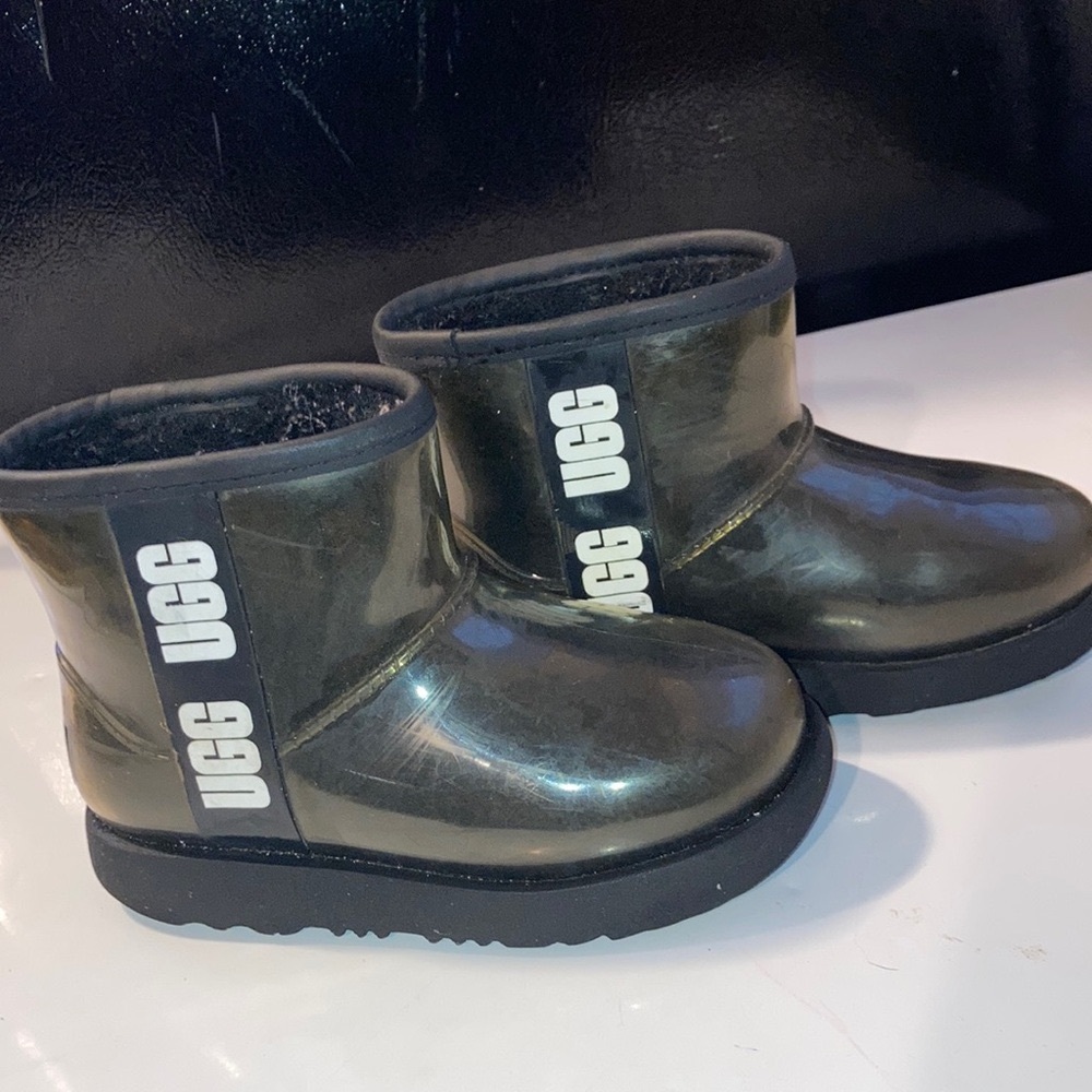 Used Classic mini Uggs Boots